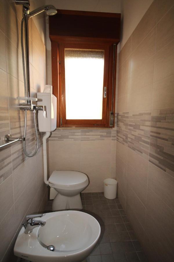 Hotel Zen Lignano Sabbiadoro Bagian luar foto