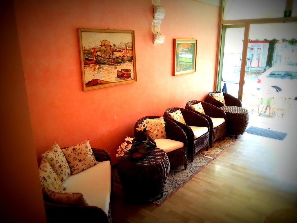Hotel Zen Lignano Sabbiadoro Bagian luar foto