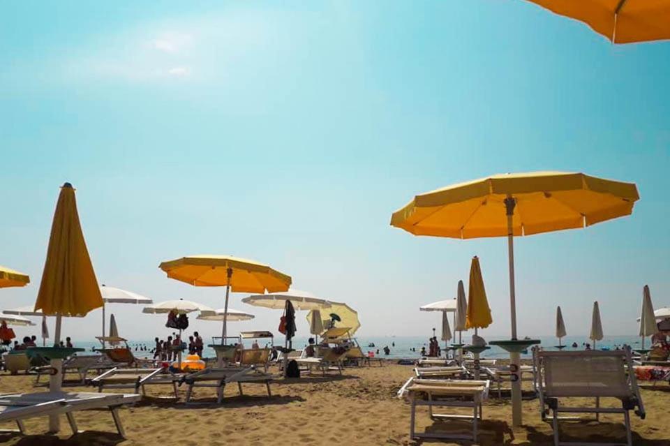Hotel Zen Lignano Sabbiadoro Bagian luar foto