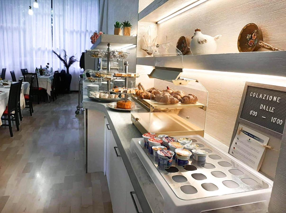 Hotel Zen Lignano Sabbiadoro Bagian luar foto