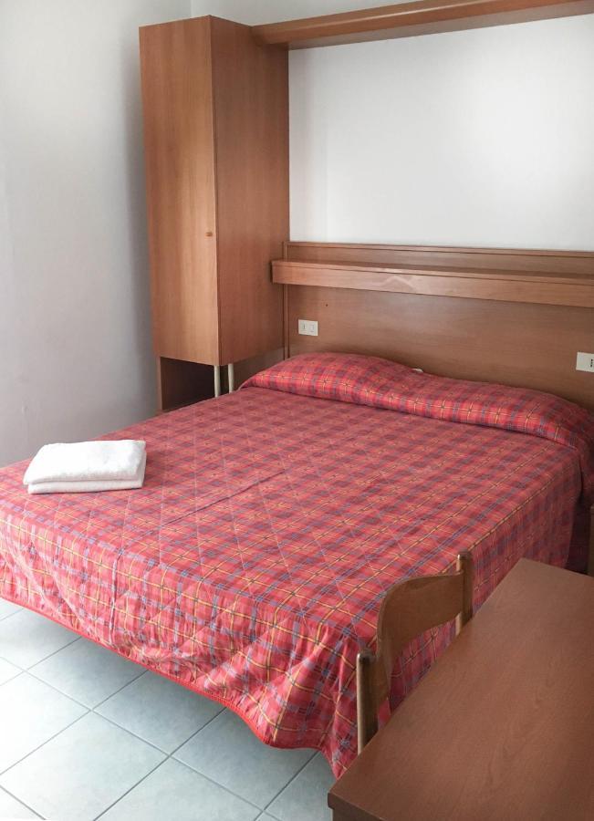 Hotel Zen Lignano Sabbiadoro Bagian luar foto