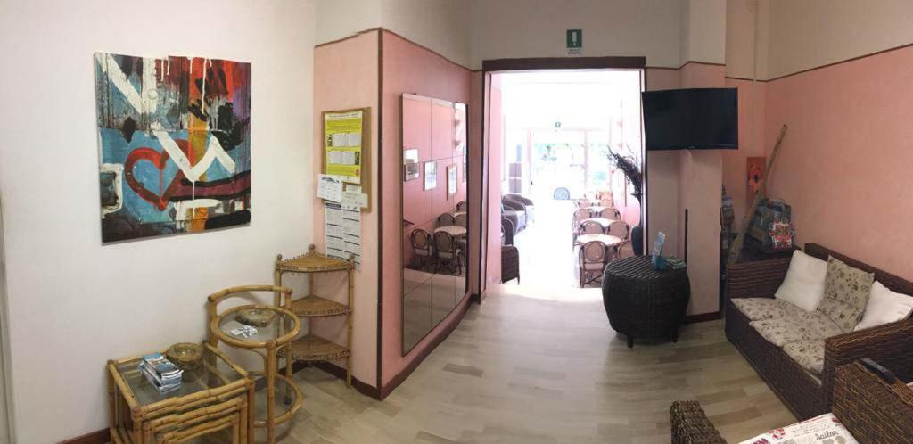Hotel Zen Lignano Sabbiadoro Bagian luar foto