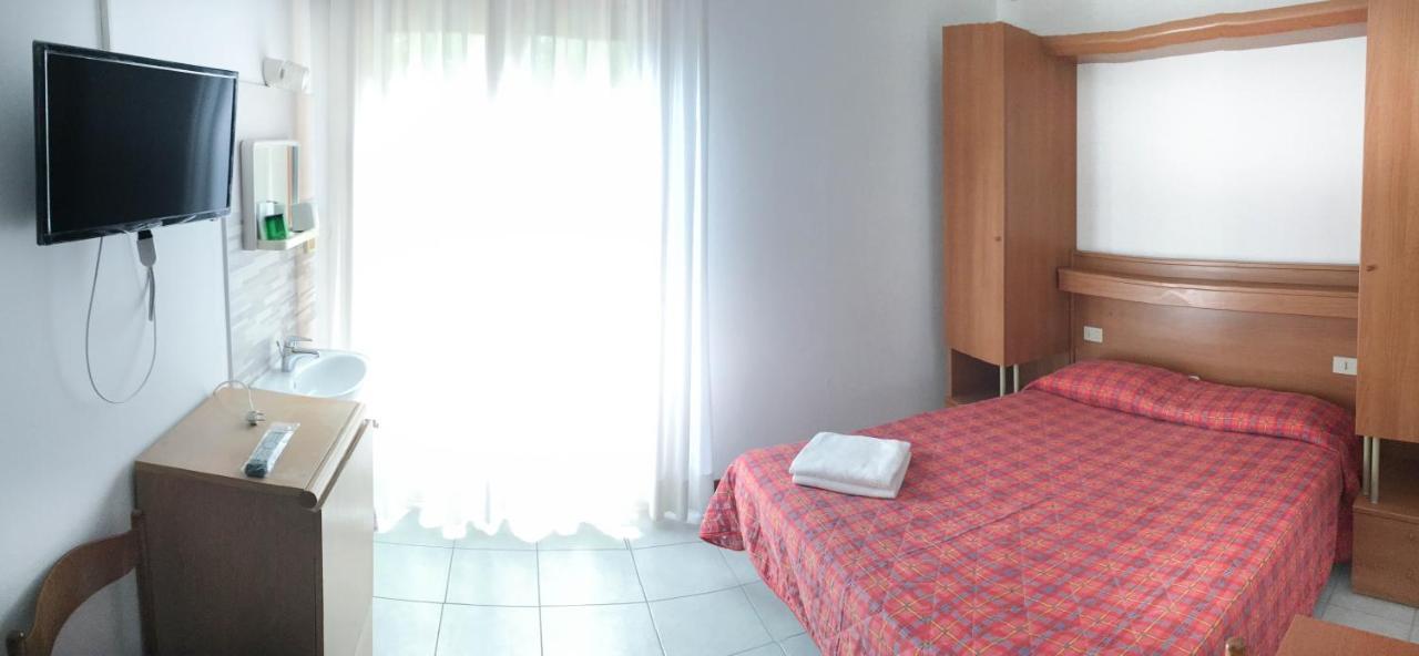 Hotel Zen Lignano Sabbiadoro Bagian luar foto