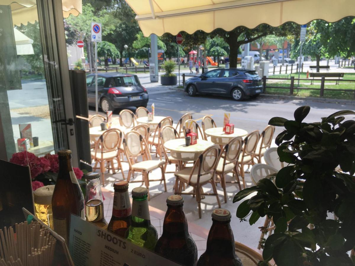 Hotel Zen Lignano Sabbiadoro Bagian luar foto