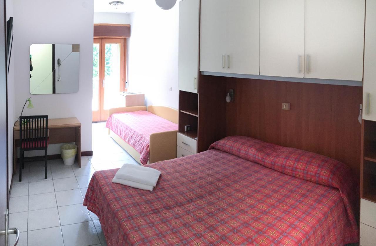Hotel Zen Lignano Sabbiadoro Bagian luar foto